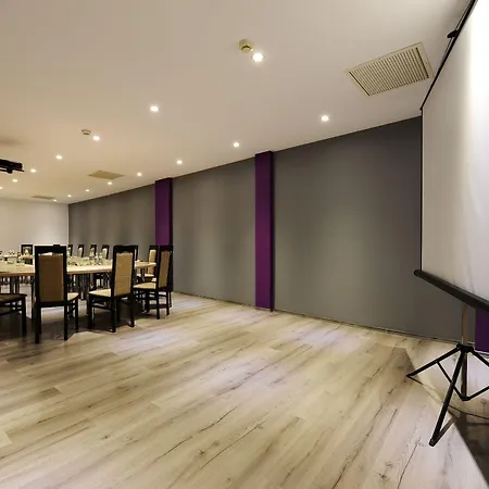 호텔 Trianon 부쿠레슈티