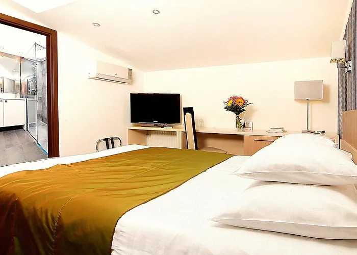 Trianon 3*