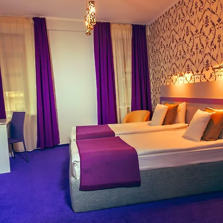 Trianon Отель 3*