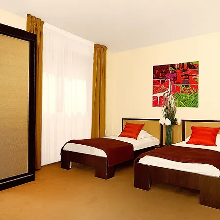 Отель Trianon 3*