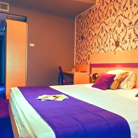 Отель Trianon 3*