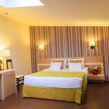 Trianon 3*
