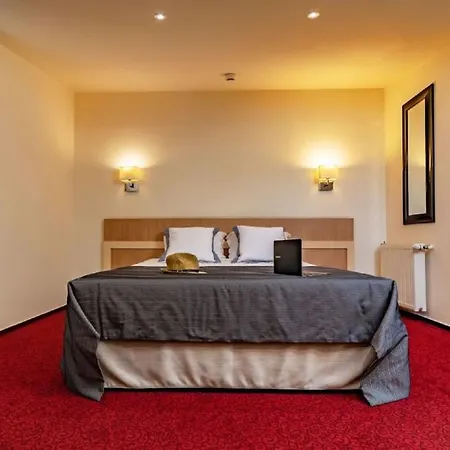 Trianon 3*