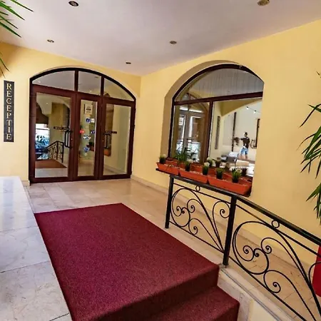 Trianon Hotel