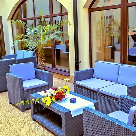 Trianon Hotel 3*