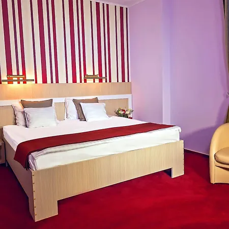 Trianon Hotel 3*