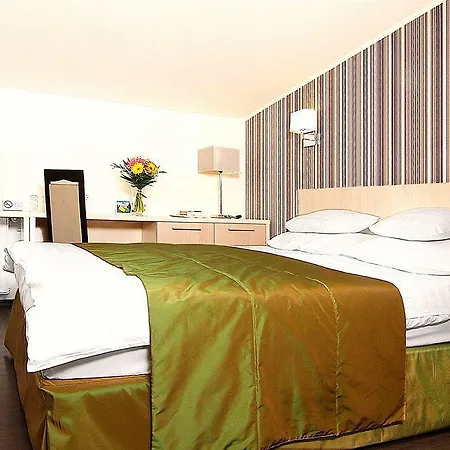 Trianon Hotel 3*