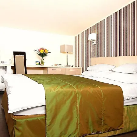 Trianon 3*