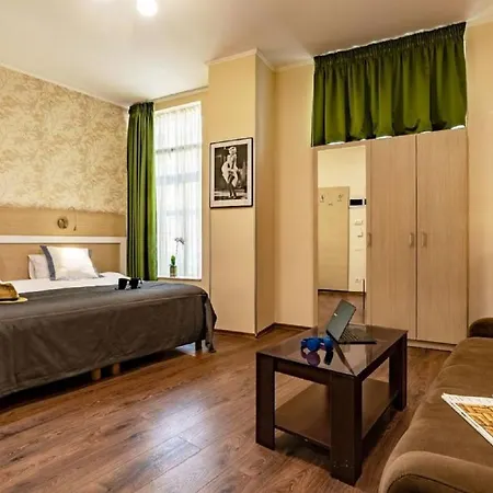 Trianon 3*